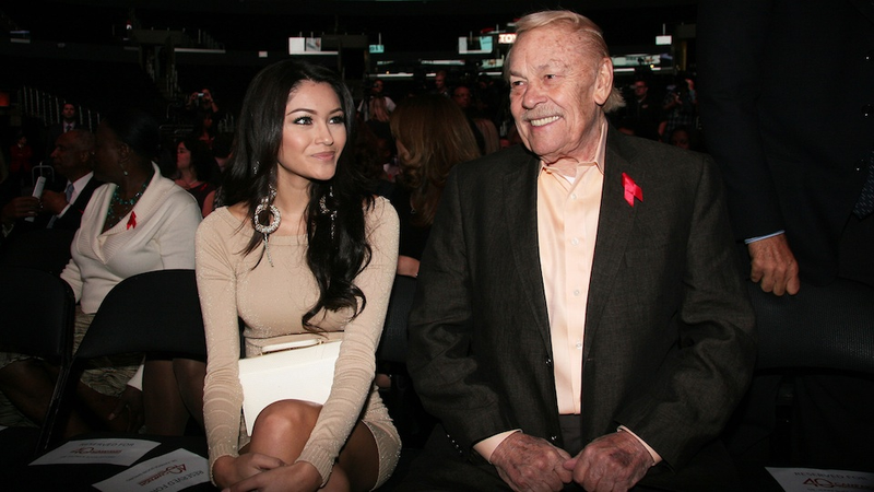 Illustration for article titled Jerry Buss, Surrounded By Boobs: A Tribute To The Greatest NBA Owner Ever